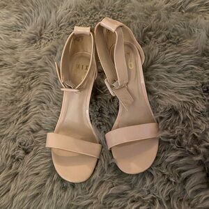 Mix No. 6 Nude Lole Heels